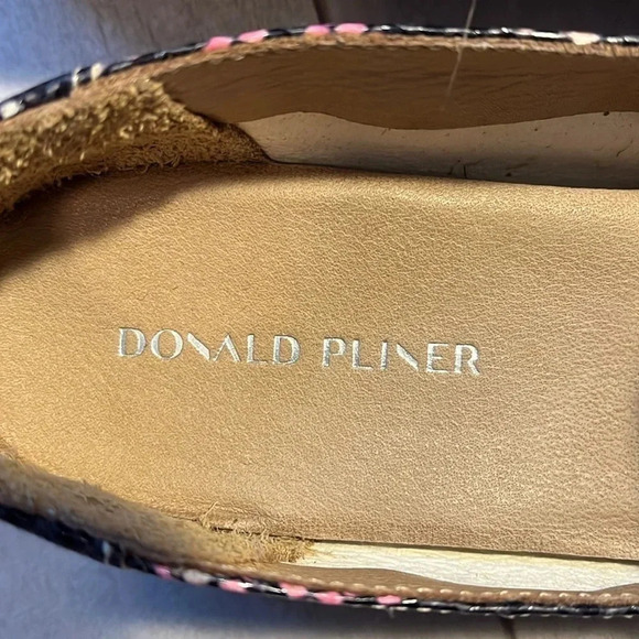 DONALD  J PLINER NWOT Leather Snake Print Loafer Shoe Chain Detail, Size 7.5 - Picture 9 of 9